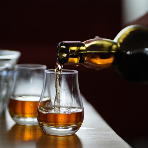 Vad är Irish Whiskey? En Inblick i den Irländska Whiskyns Unika Karaktär