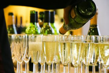 Hur Skapas Bubblorna i Champagne? Förklarat!