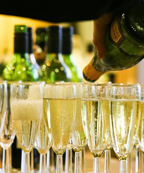 Hur Skapas Bubblorna i Champagne? Förklarat!